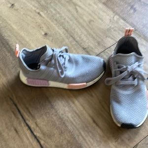 Woman’s 7.5 adidas boost ultra den 3 gently used, great condition